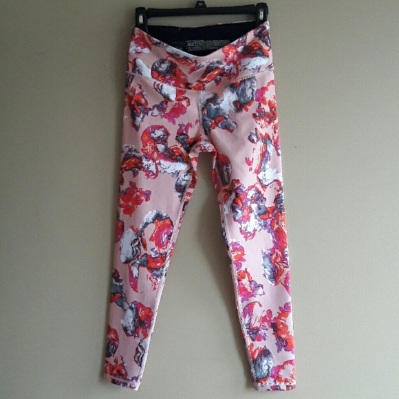 Victoria's Secret Pants - Like New Victoria's Secret Knockout leggings